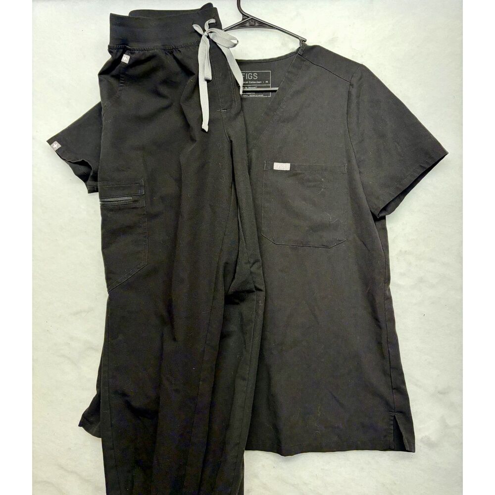 FIGS medium black vneck scrubs set! cuffed pants & v neck scrub set